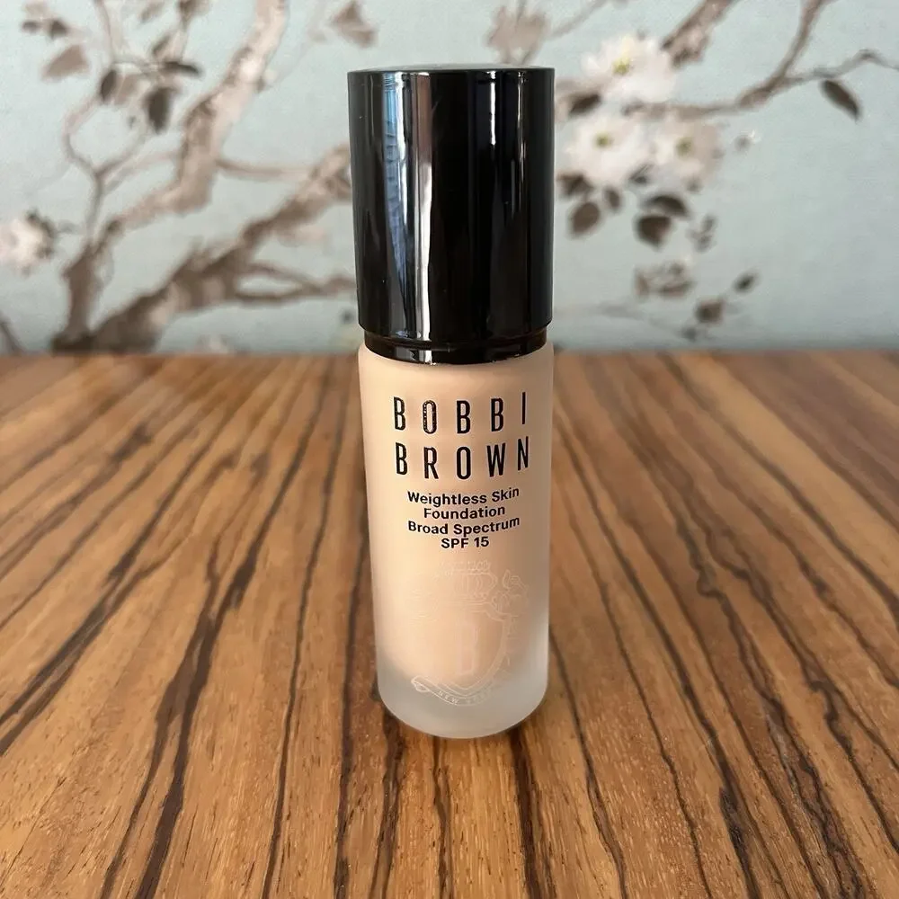 Bobbi Brown Weightless Skin Foundation SPF 15 Cool Beige